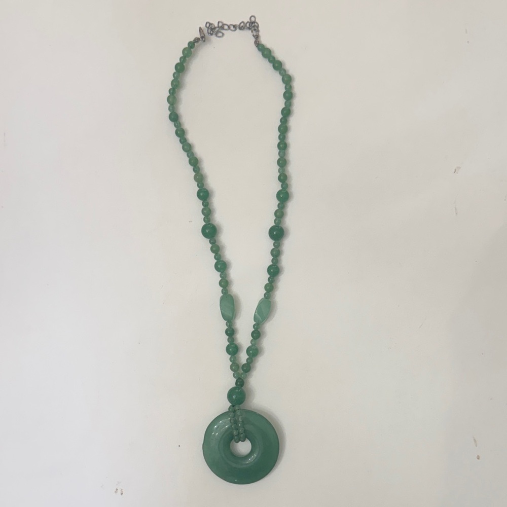 Green Beaded Pendant Necklace - Jade